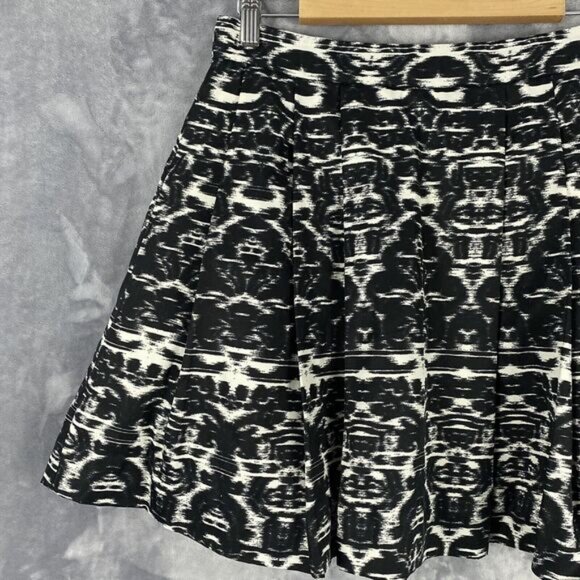 J Crew Skirt Women's Size 2 Black White Blurred Ikat Pleated Lined Style B4435 - Picture 3 of 7